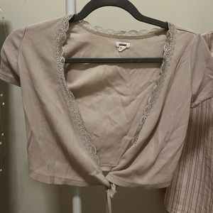 garage neutral wrap crop tee with lace detail